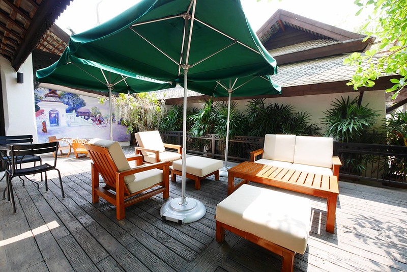 泰國清邁｜清邁最美的星巴克，全球唯一蘭那建築星巴克，星巴克迷到清邁必朝聖 @飛天璇的口袋