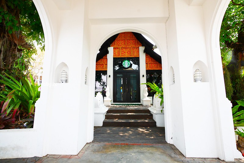 泰國清邁｜清邁最美的星巴克，全球唯一蘭那建築星巴克，星巴克迷到清邁必朝聖 @飛天璇的口袋