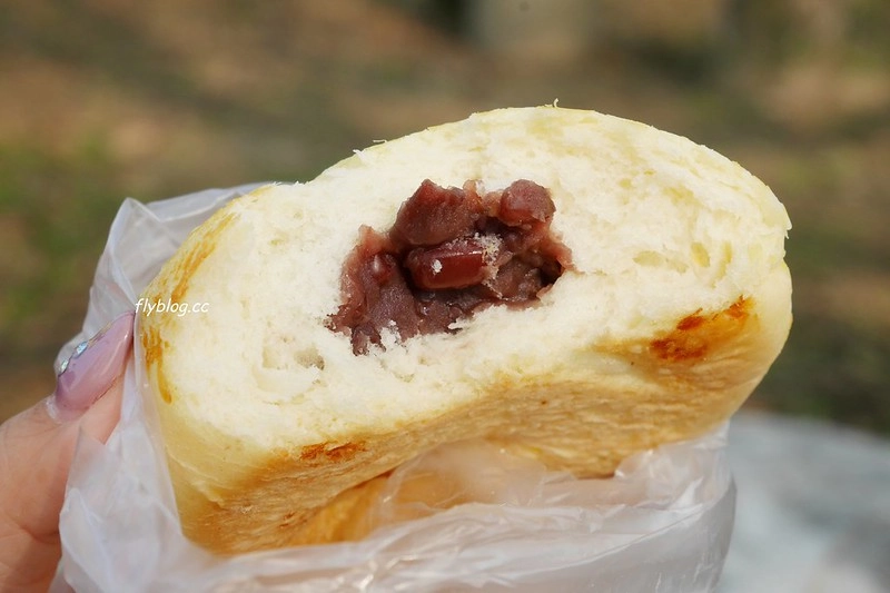 台中新社｜新社特製煎包．還沒出爐就排隊，像棒球一樣大的水煎包 @飛天璇的口袋