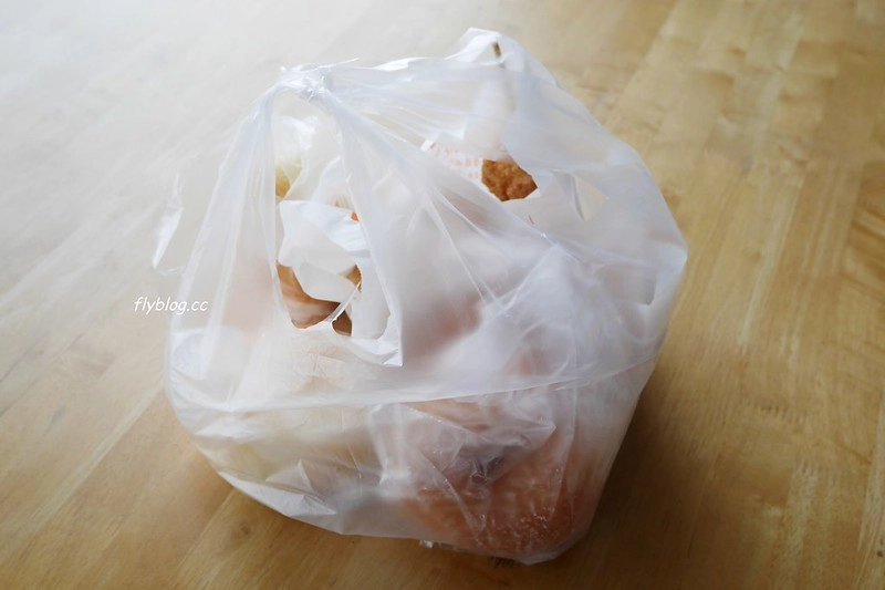 台中新社｜新社特製煎包．還沒出爐就排隊，像棒球一樣大的水煎包 @飛天璇的口袋