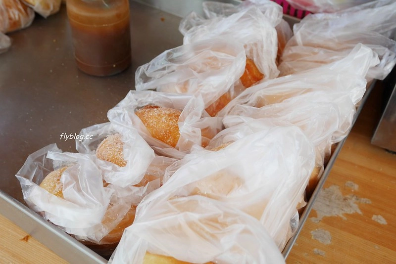 台中新社｜新社特製煎包．還沒出爐就排隊，像棒球一樣大的水煎包 @飛天璇的口袋