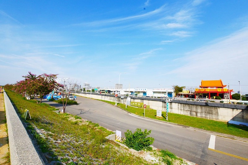 筏子溪迎賓水岸廊道┃台中南屯：台中美麗新地標，4公尺高的TAICHUN字體，台中IG超夯打卡新景點 @飛天璇的口袋