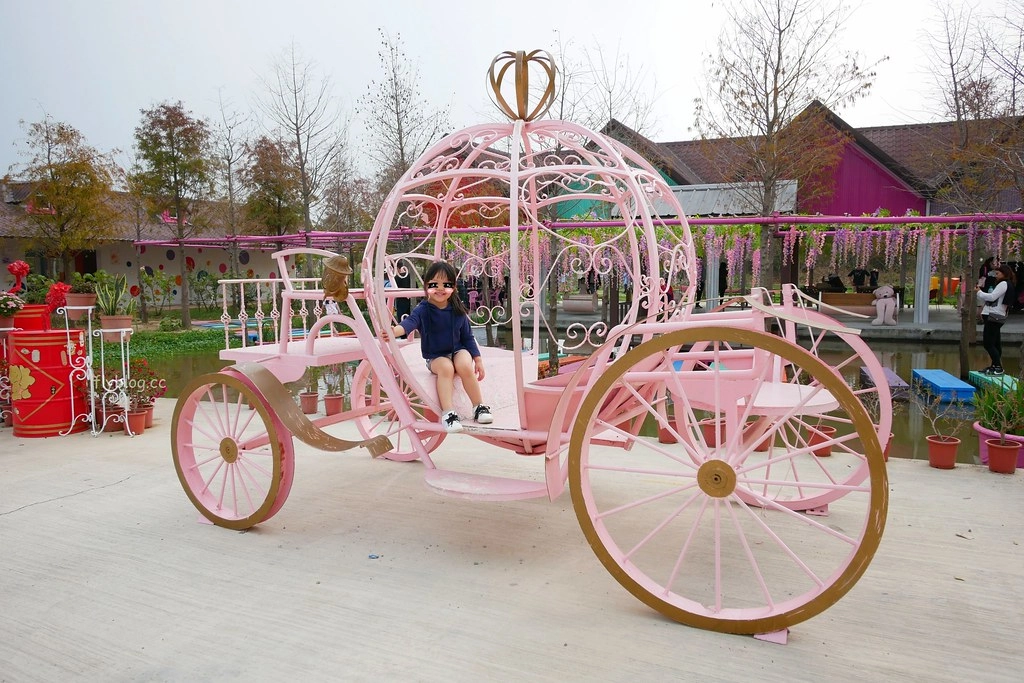 雲林古坑｜古坑珍．粉紅城堡．水漾森林教堂：充滿浪漫氛圍的童話森林~粉紅城堡、大草原、彩虹步道、水漾森林，情侶約會和親子旅遊的好地方 @飛天璇的口袋