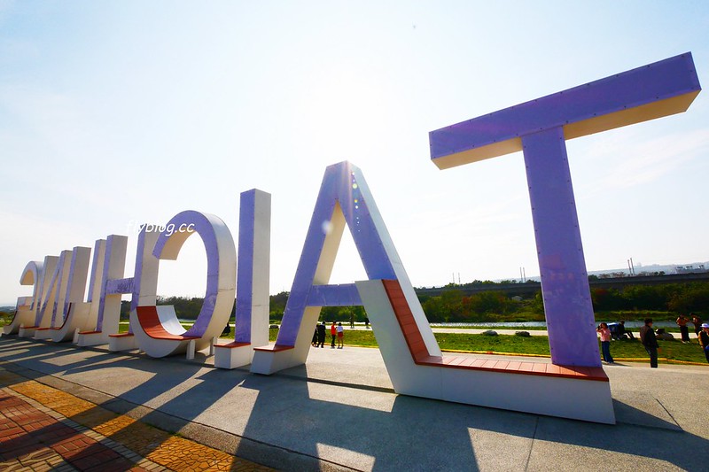 筏子溪迎賓水岸廊道┃台中南屯：台中美麗新地標，4公尺高的TAICHUN字體，台中IG超夯打卡新景點 @飛天璇的口袋