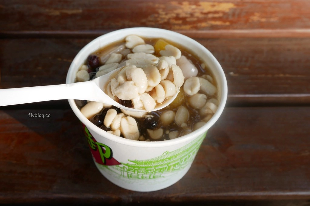 台中西區｜民生路無名豆花．一天只營業4.5小時的豆花店，9種配料滿滿滿只要50元 @飛天璇的口袋