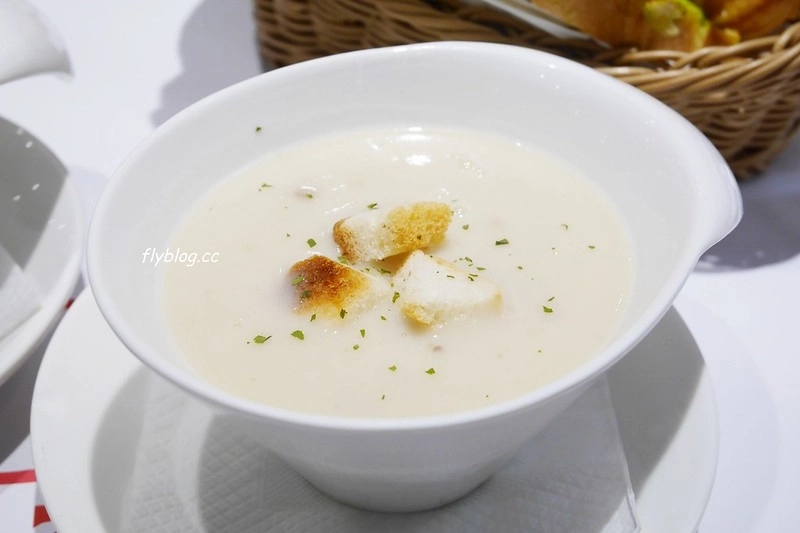 統領創意牛排館┃台中北區：傳統又有歷史的牛排館，餐點很老派卻很實在，$1680就有日本A5鹿兒島和牛 @飛天璇的口袋