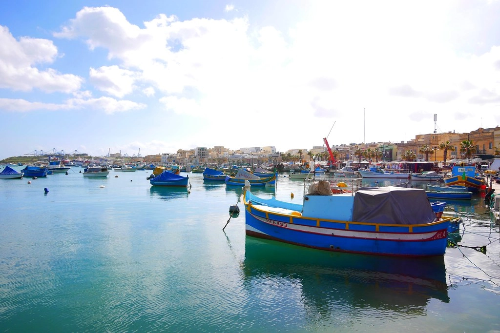 馬爾他 Malta｜馬爾薩什洛克 Marsaxlokk．五彩繽紛的小漁村，如油畫般的唯美浪漫 @飛天璇的口袋