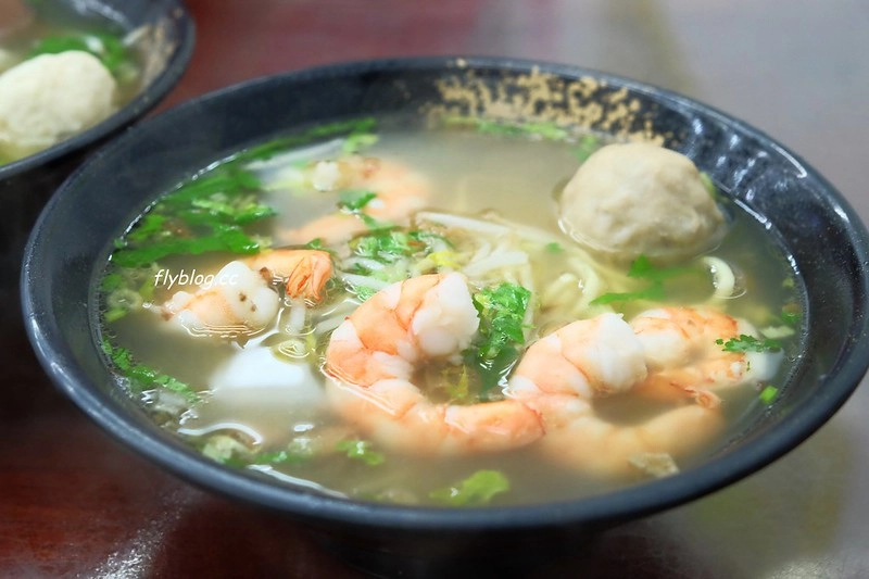 阿添蛤仔麵┃台中南屯：來自彰化30年老字號美食，台中南屯也吃的到，小菜選擇性多，蛤仔麵料多有誠意 @飛天璇的口袋