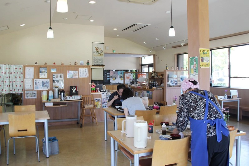 黑潮一番館．鰹のたたき┃日本高知：稻草炙燒鰹魚DIY，高知必吃美食推薦 @飛天璇的口袋