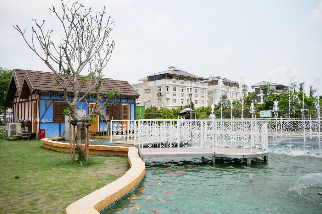 琉璃仙境｜員林超夯拍照景點琉璃仙境，魔戒哈比村、峇里島風餐廳、哥德式教堂、希臘式建築、沙坑大草皮 @飛天璇的口袋