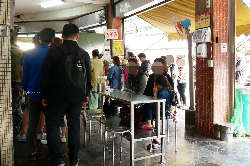 台中清水｜阿財米糕，在地飄香50個年頭的銅板美食，觀光客必吃的清水米糕 @飛天璇的口袋