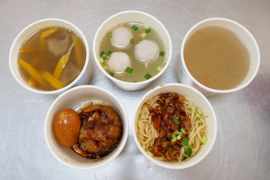 台中清水｜阿財米糕，在地飄香50個年頭的銅板美食，觀光客必吃的清水米糕 @飛天璇的口袋