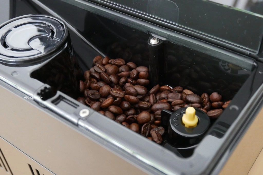 飛利浦PHILIPS 全自動義式咖啡機EP3360 X 實際操作開箱心得分享 X 簡單一鍵品嚐咖啡香 @飛天璇的口袋