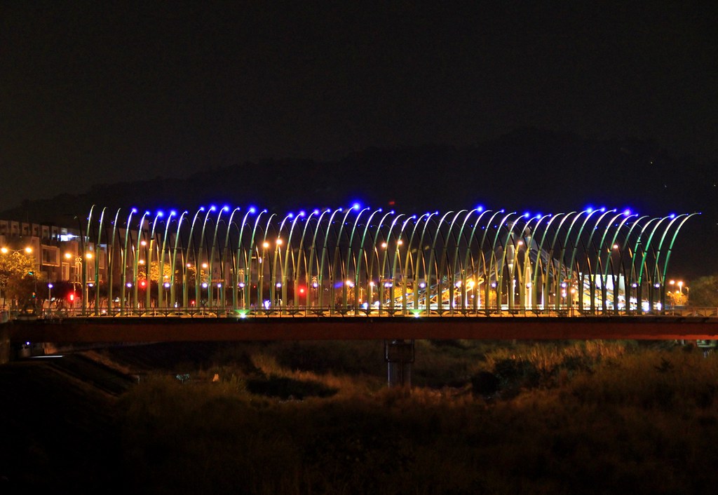 台中北屯大坑四座橋｜浪漫情人橋、大坑清新橋、藍天白雲橋、大坑單車橋，白天晚上都有不同的風采，台中旅遊景點推薦 @飛天璇的口袋