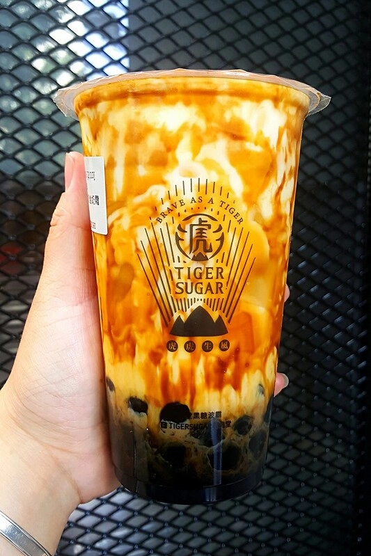 老虎堂黑糖專賣┃台中西屯：排到望穿秋水的超人氣黑糖珍奶，逢甲店排隊人潮比較少 @飛天璇的口袋
