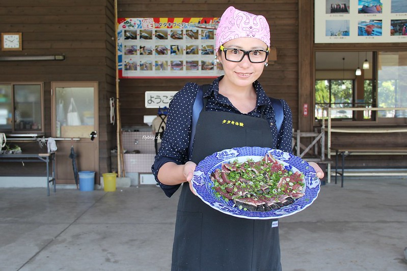 黑潮一番館．鰹のたたき┃日本高知：稻草炙燒鰹魚DIY，高知必吃美食推薦 @飛天璇的口袋