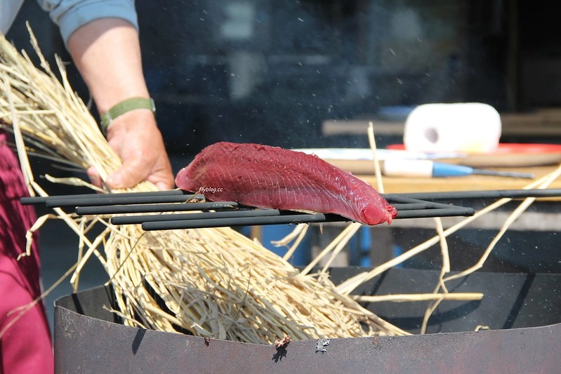 黑潮一番館．鰹のたたき┃日本高知：稻草炙燒鰹魚DIY，高知必吃美食推薦 @飛天璇的口袋