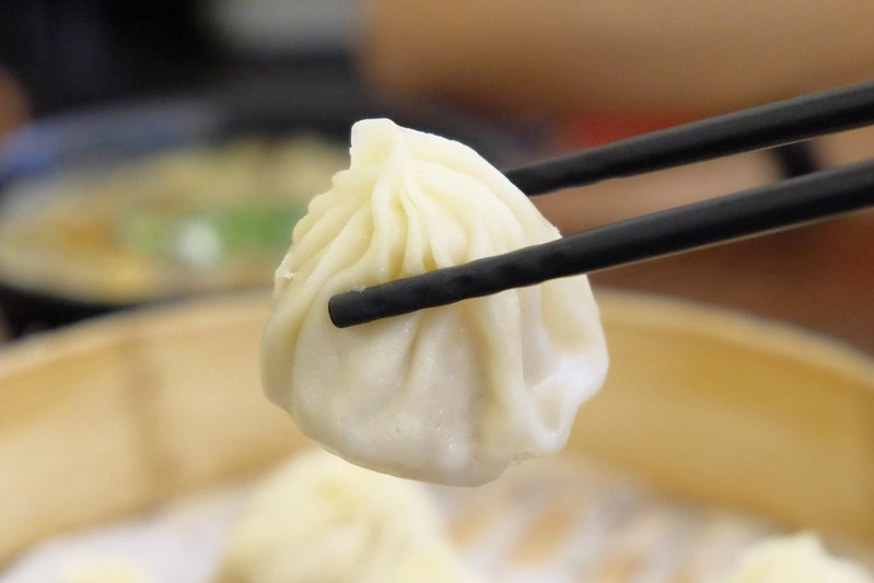 【台中西區】饕之鄉李姐的店：有平價鼎泰豐美喻的小籠包，蔥油餅和鮭魚炒飯也推薦 @飛天璇的口袋