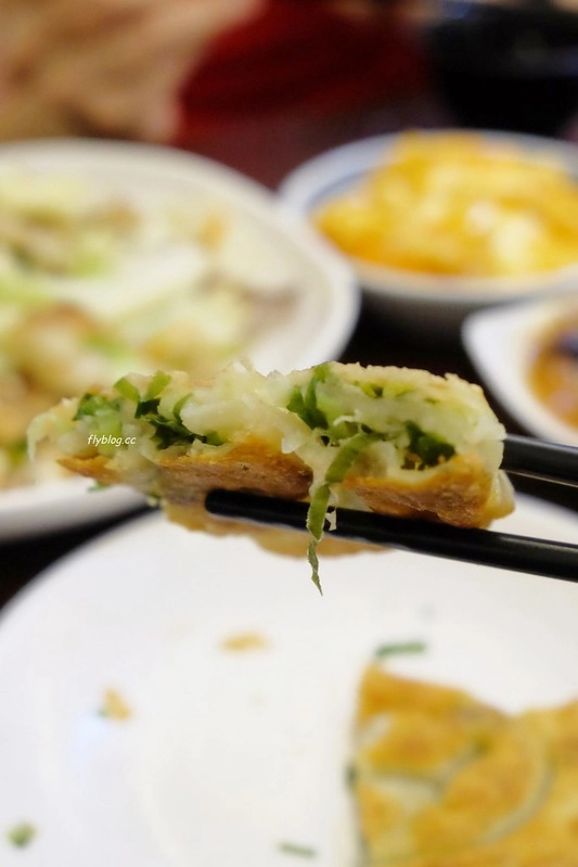 【台中西區】饕之鄉李姐的店：有平價鼎泰豐美喻的小籠包，蔥油餅和鮭魚炒飯也推薦 @飛天璇的口袋