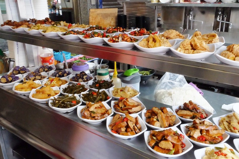 【台中西區】饕之鄉李姐的店：有平價鼎泰豐美喻的小籠包，蔥油餅和鮭魚炒飯也推薦 @飛天璇的口袋