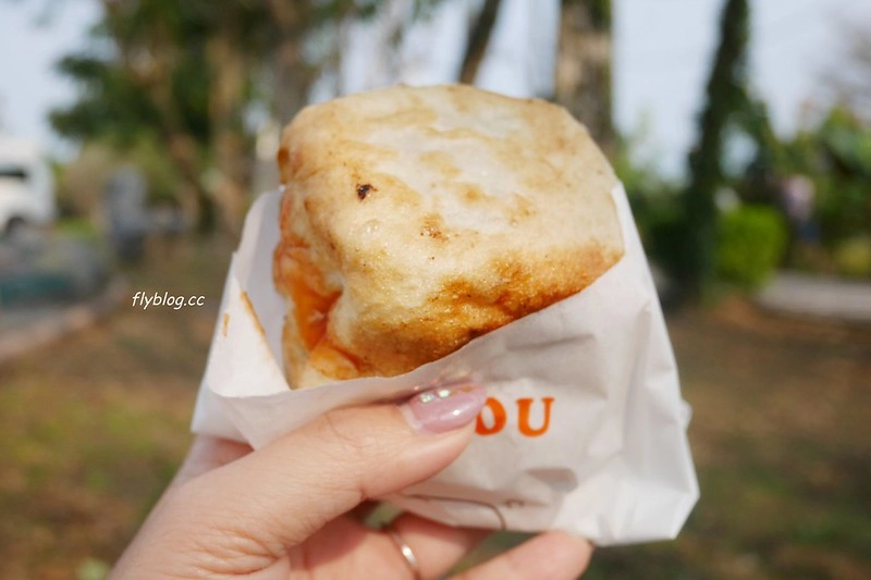 台中新社｜新社特製煎包．還沒出爐就排隊，像棒球一樣大的水煎包 @飛天璇的口袋