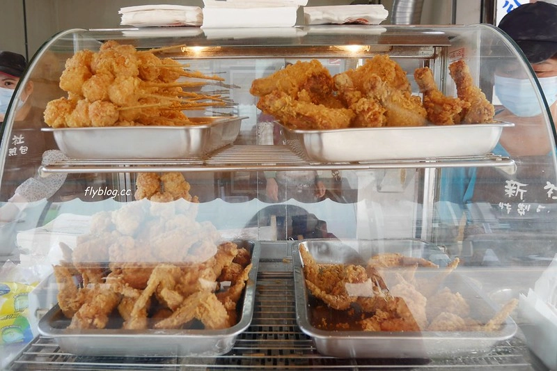 台中新社｜新社特製煎包．還沒出爐就排隊，像棒球一樣大的水煎包 @飛天璇的口袋