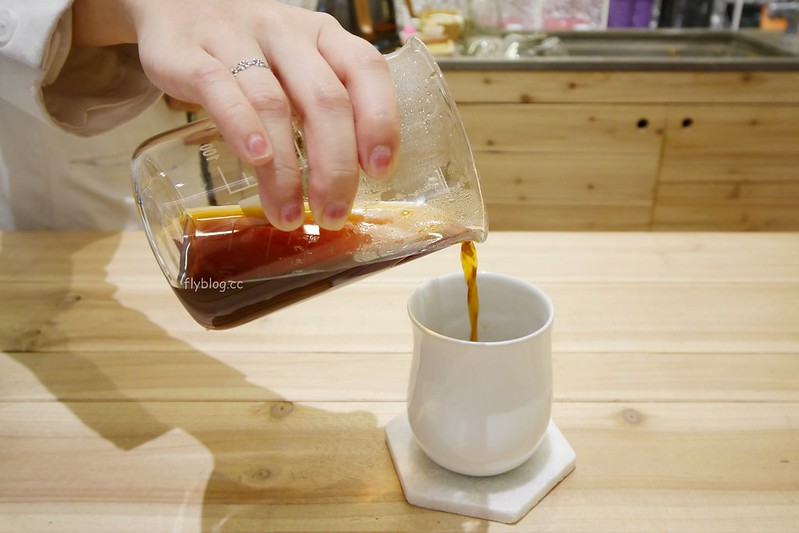 【台中西屯】分子藥局．Molecure，台中超美藥局咖啡館，時尚又好拍的環境，還有手沖咖啡可以喝 @飛天璇的口袋