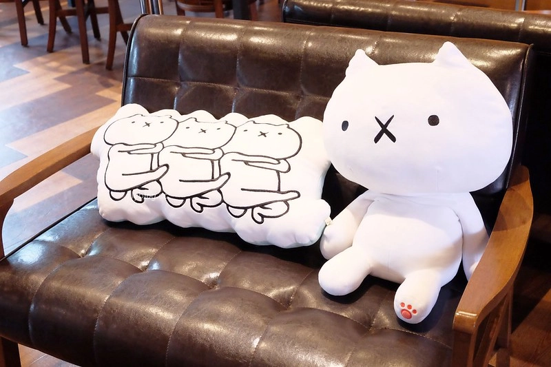 黛麗佐手義式餐廳┃台中后里：日本超夯「反應過激的貓」line貼圖期間限定，餐點表現不俗環境也很好拍，麗寶Outlet Mall美食餐廳推薦 @飛天璇的口袋