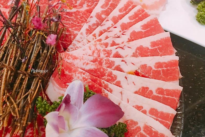 澄居烤物燒肉┃台中西區：有漂亮乾燥花打卡牆的燒肉店，台灣大道鄰近勤美誠品商圈 @飛天璇的口袋