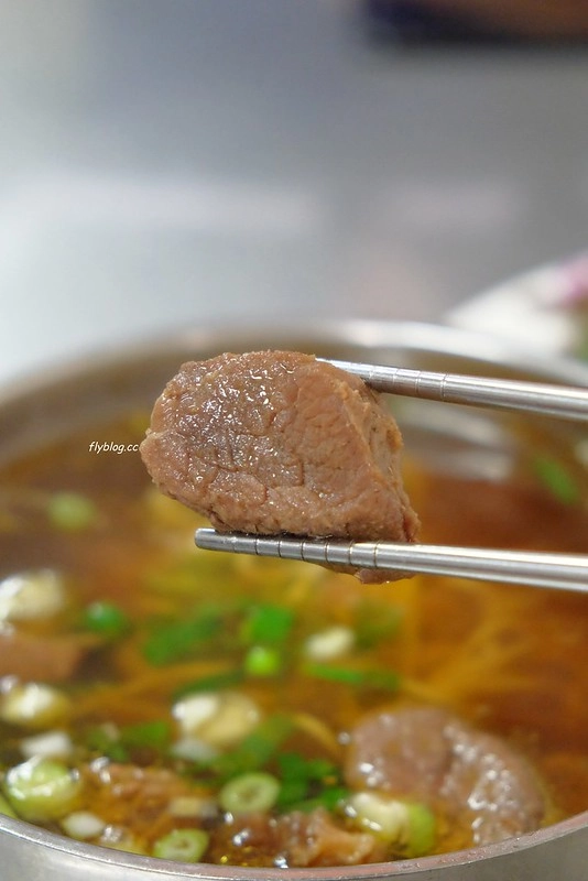 台中北屯｜潮州牛肉林牛雜湯．松竹路超人氣牛肉麵店，平日中午也大排長龍 @飛天璇的口袋