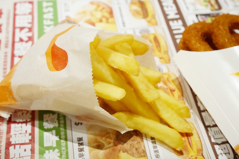 Burger King．漢堡王┃台中南屯：我最愛的漢堡王又重回台中了，個人最愛華堡和金沙堡，文心秀泰影城美食推薦 @飛天璇的口袋