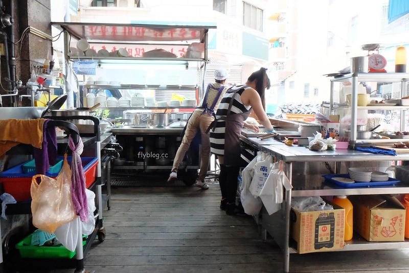 台中南區｜南京水餃鍋貼專賣店．大顆飽滿水餃多種造型，鍋貼外皮酥脆香氣十足 @飛天璇的口袋