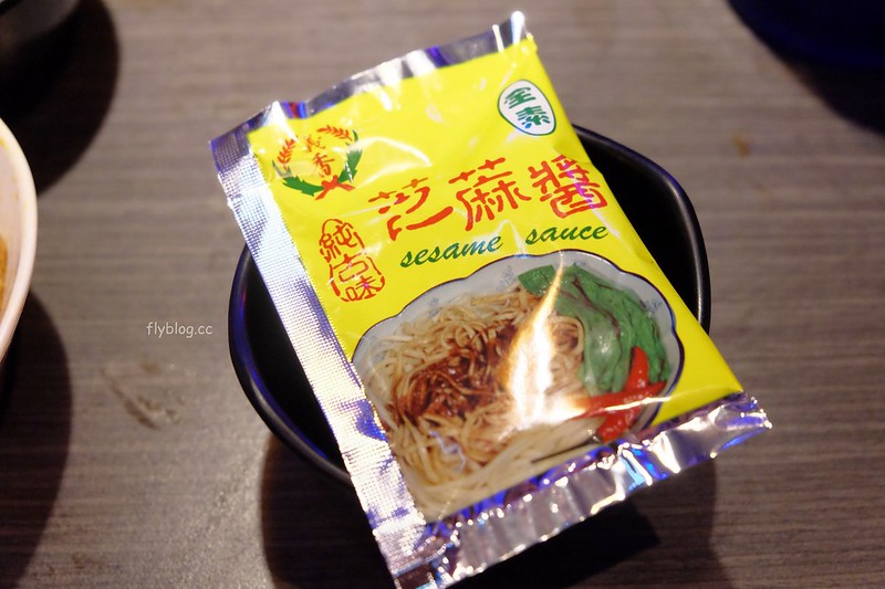 水貨炭火烤魚┃台中西區：超霸氣的澳洲小龍蝦，堆滿滿如小山的蛤蠣鍋，烤魚原來有這麼多創意吃法 @飛天璇的口袋