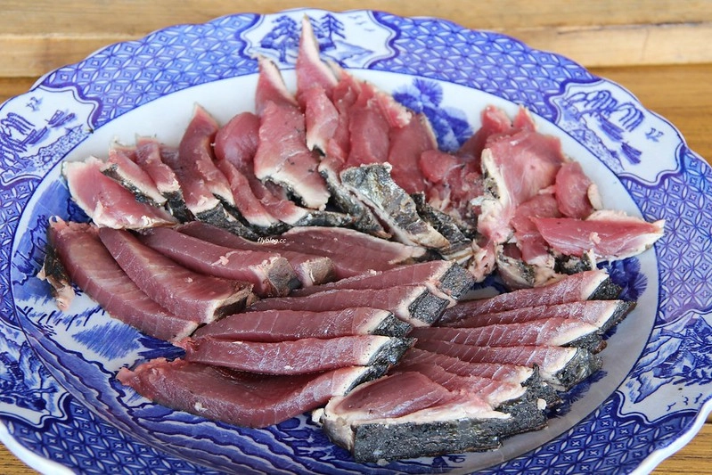 黑潮一番館．鰹のたたき┃日本高知：稻草炙燒鰹魚DIY，高知必吃美食推薦 @飛天璇的口袋