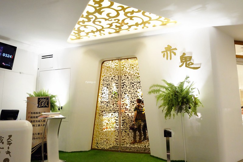 赤鬼牛排@台灣大道店┃台中西區：全新純白店面更亮眼，環境升級餐點也升級 @飛天璇的口袋