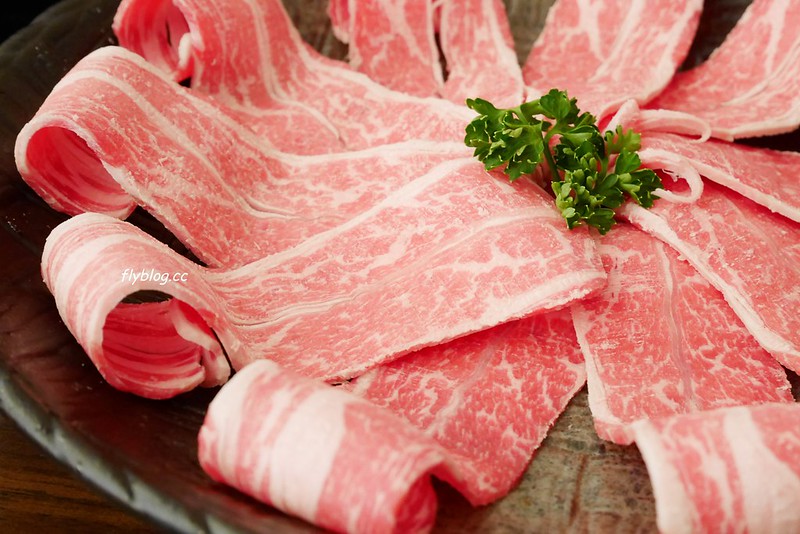 【台中沙鹿】蕃薯根養生煮，簡單乾淨又有質感的火鍋店，喜歡純天然無加工品的菜盤 @飛天璇的口袋