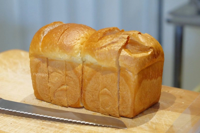 台中西屯｜100pain 麵包製造室．粉絲頁限量預購的好吃麵包，晚上9點一開放就造成搶購 @飛天璇的口袋
