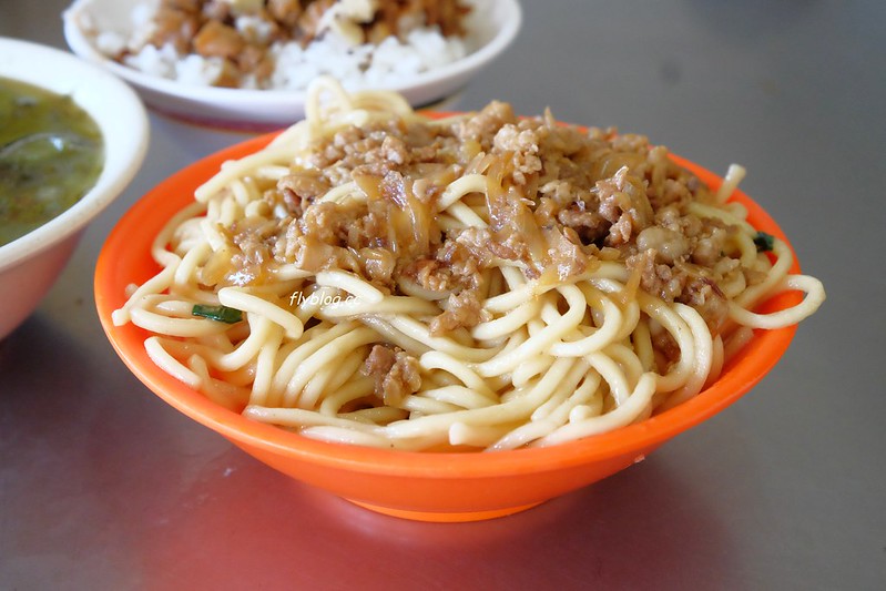台中北屯｜梁嫂炒麵．水湳市場超人氣炒麵店，食尚玩家推薦報導 @飛天璇的口袋