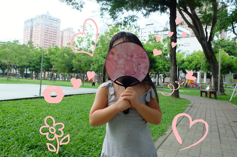 春芳號@河南店┃台中西屯：浪漫桃花杯全省同步上市中，喝飲料也可以招桃花，滿額就送桃花扇和文件夾 @飛天璇的口袋