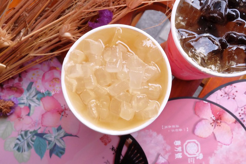 春芳號@河南店┃台中西屯：浪漫桃花杯全省同步上市中，喝飲料也可以招桃花，滿額就送桃花扇和文件夾 @飛天璇的口袋