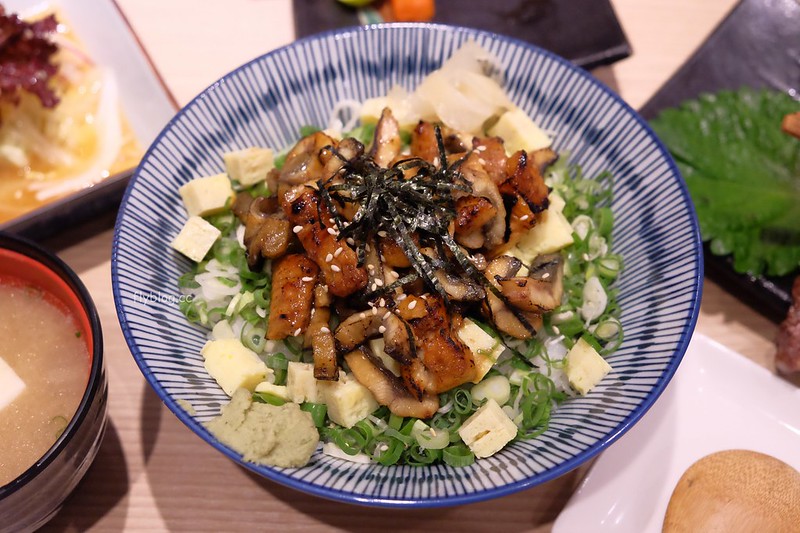 日四又魚鰻魚飯專賣店┃台中太平：使用龍眼木炭烤新鮮鰻魚，餐點選擇性多而且價格也不貴，太平美食餐廳推薦 @飛天璇的口袋