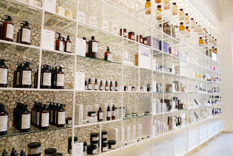 【台中西屯】分子藥局．Molecure，台中超美藥局咖啡館，時尚又好拍的環境，還有手沖咖啡可以喝 @飛天璇的口袋