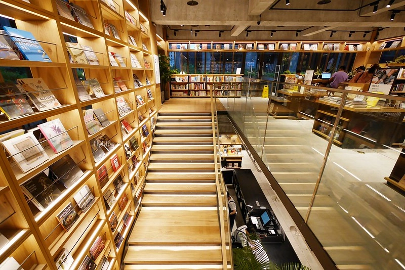 台中蔦屋書店｜全球20間最美的書店之一，結合書局和餐廳美食，還有獨家沖繩Doug&rsquo;s Burger漢堡 @飛天璇的口袋
