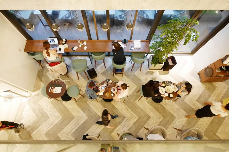 台中蔦屋書店｜全球20間最美的書店之一，結合書局和餐廳美食，還有獨家沖繩Doug&rsquo;s Burger漢堡 @飛天璇的口袋