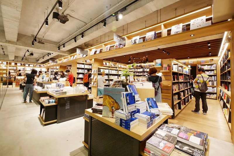 台中蔦屋書店｜全球20間最美的書店之一，結合書局和餐廳美食，還有獨家沖繩Doug&rsquo;s Burger漢堡 @飛天璇的口袋
