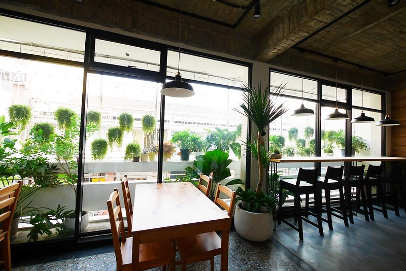 惠蓀咖啡┃台中西區：超可愛的大佛雞蛋糕，可以自行DIY大佛髮型，審計新村美食推薦 @飛天璇的口袋