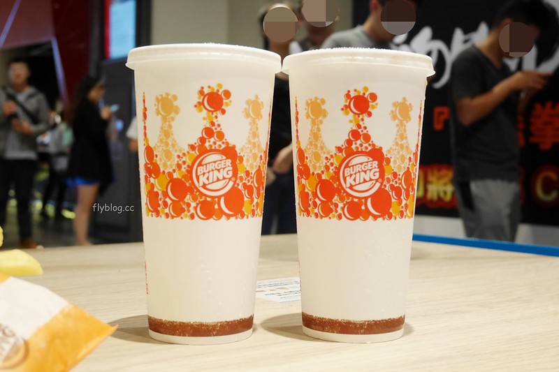 Burger King．漢堡王┃台中南屯：我最愛的漢堡王又重回台中了，個人最愛華堡和金沙堡，文心秀泰影城美食推薦 @飛天璇的口袋