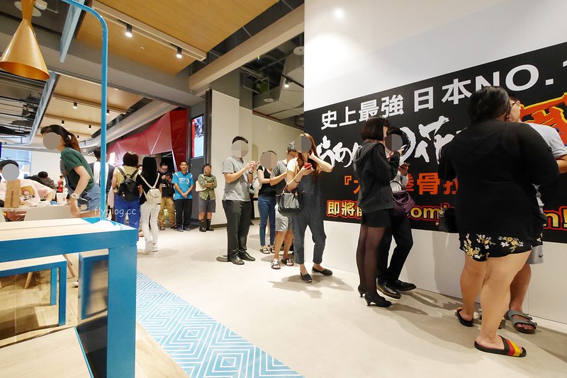 Burger King．漢堡王┃台中南屯：我最愛的漢堡王又重回台中了，個人最愛華堡和金沙堡，文心秀泰影城美食推薦 @飛天璇的口袋