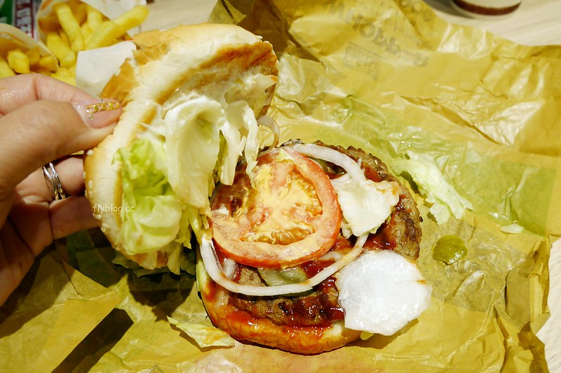 Burger King．漢堡王┃台中南屯：我最愛的漢堡王又重回台中了，個人最愛華堡和金沙堡，文心秀泰影城美食推薦 @飛天璇的口袋