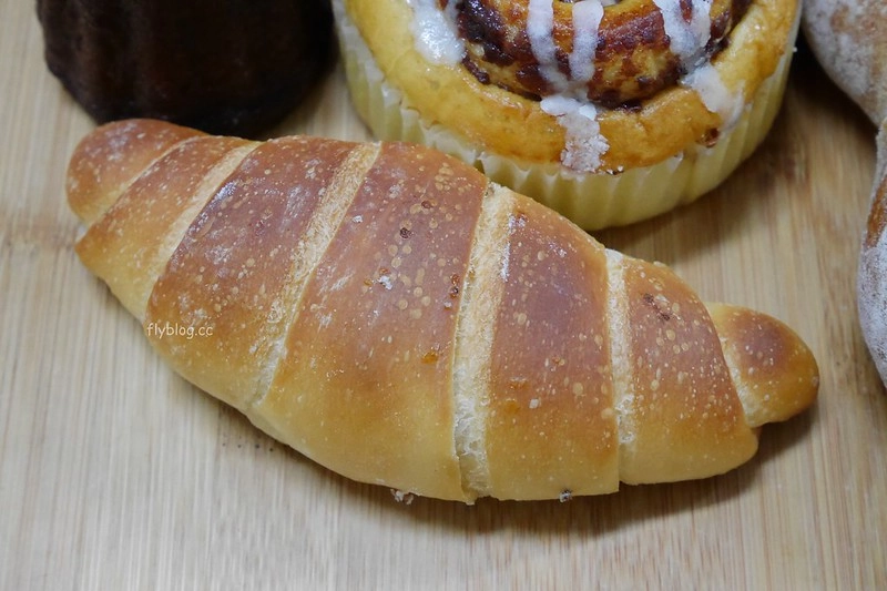 台中西區｜堂本麵包店．吳寶春師傅阿洸師的麵包店，台灣500甜推薦蜂蜜蛋糕 @飛天璇的口袋